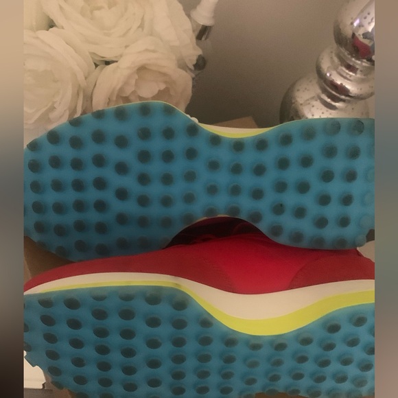 Womens Steve Madden sneaker - Picture 4 of 9